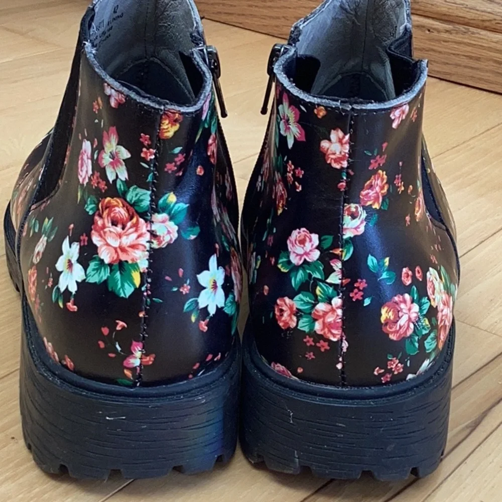 Alegria Women's Shayne bootie blossom ankle boots. Size euro 42